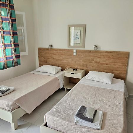 Lora Studios Ipsos Luaran gambar