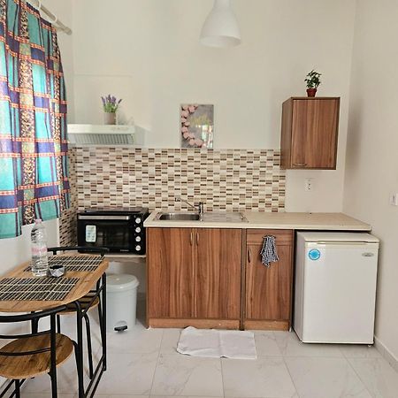 Lora Studios Ipsos Luaran gambar