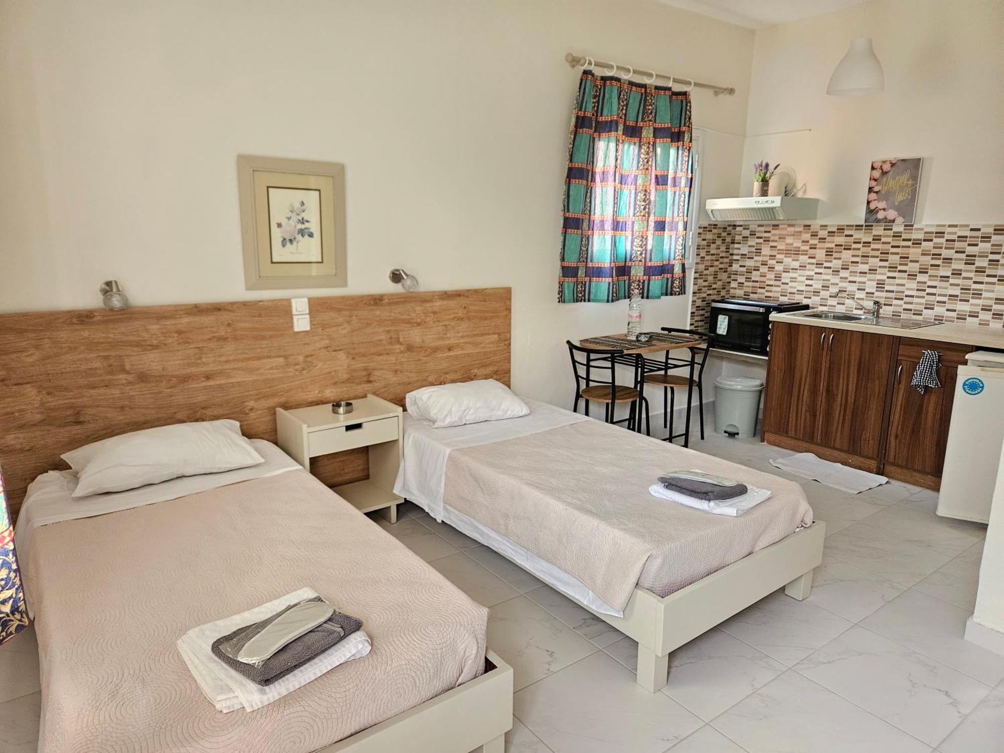 Lora Studios Ipsos Luaran gambar