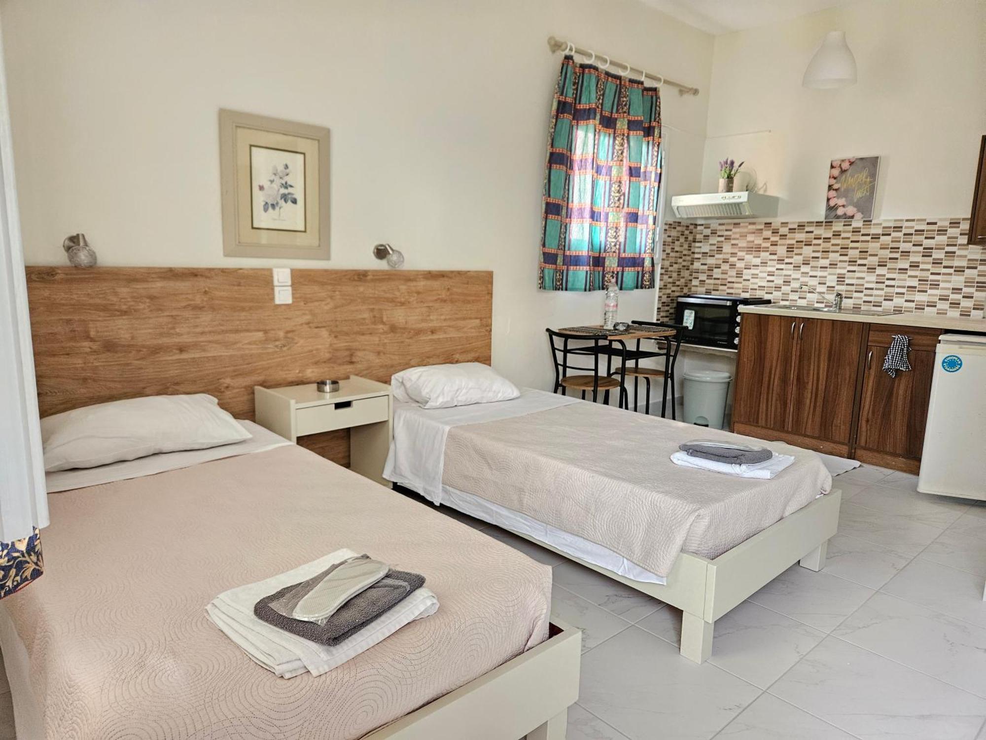 Lora Studios Ipsos Luaran gambar