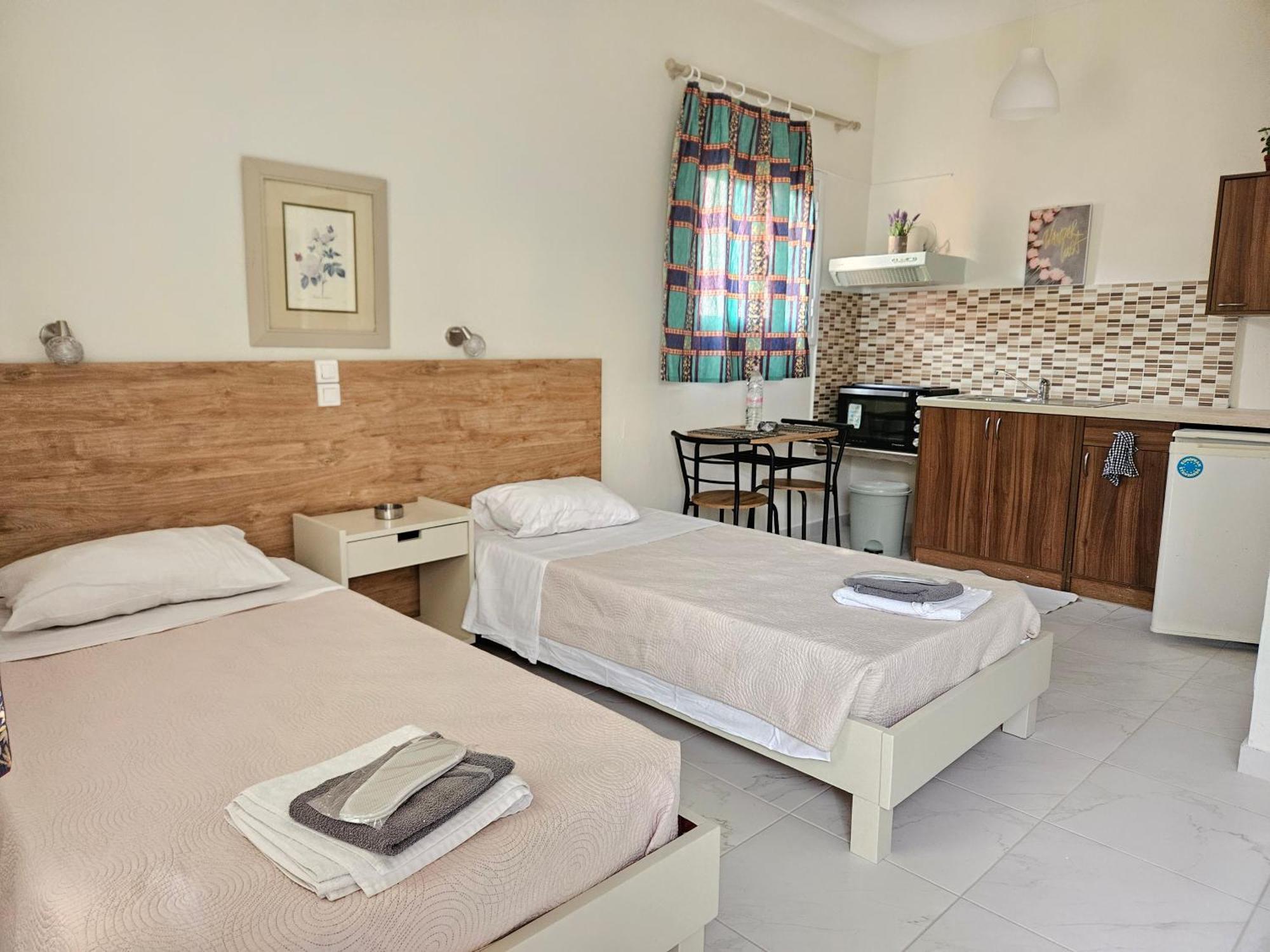 Lora Studios Ipsos Luaran gambar